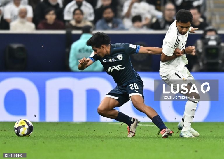  Um Real Madrid a meio gás conquistou hoje a Taça Intercontinental de futebol, ao bater os voluntariosos mexicanos do Pachuca por 3-0, em desafio pouco emocionante, disputado em Lusail, no Qatar.