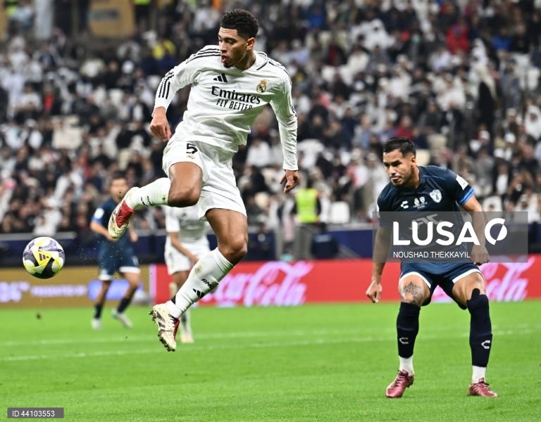  Um Real Madrid a meio gás conquistou hoje a Taça Intercontinental de futebol, ao bater os voluntariosos mexicanos do Pachuca por 3-0, em desafio pouco emocionante, disputado em Lusail, no Qatar.