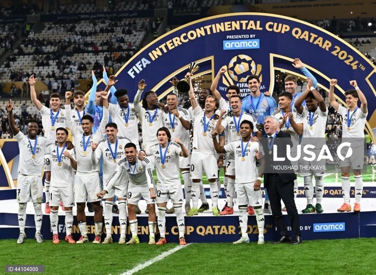  Um Real Madrid a meio gás conquistou hoje a Taça Intercontinental de futebol, ao bater os voluntariosos mexicanos do Pachuca por 3-0, em desafio pouco emocionante, disputado em Lusail, no Qatar.