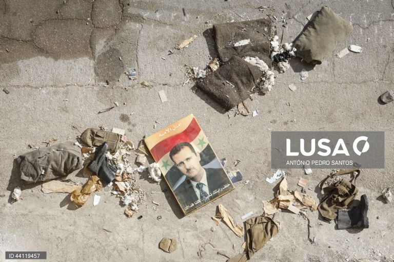 Síria: Retratos do presidente deposto Bashar al-Assad 