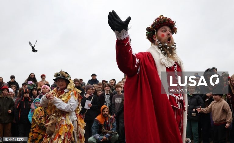 Londres: Celebração da "Décima Segunda Noite", uma festa cristã que se realiza na última noite dos Doze Dias de Natal