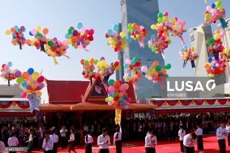 Camboja: Celebrações dos 46 anos do fim do regime khmer vermelho