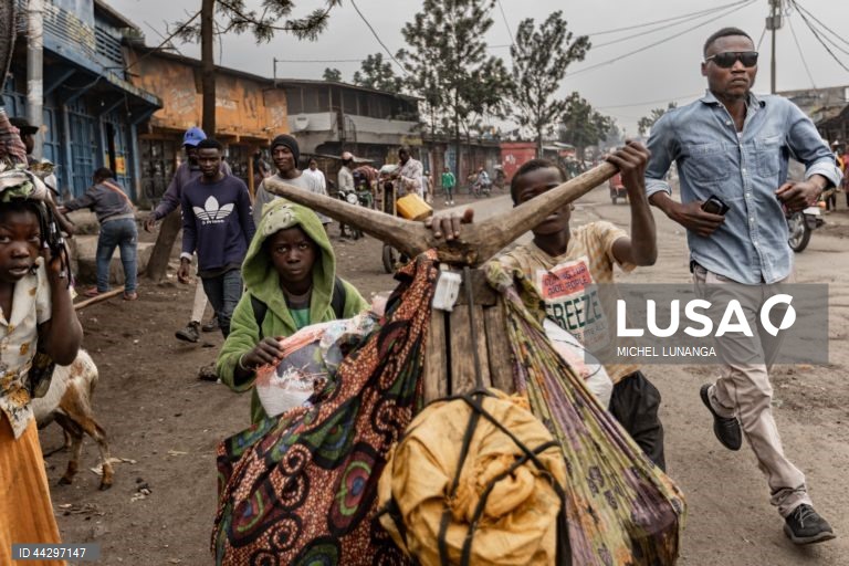 RD Congo: Pessoas fogem dos combates em Mugini