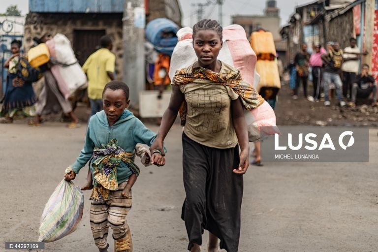 RD Congo: Pessoas fogem dos combates em Mugini