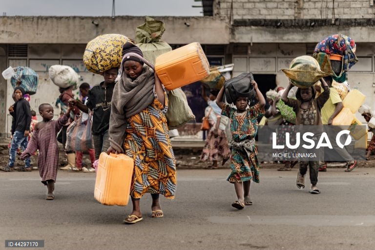 RD Congo: Pessoas fogem dos combates em Mugini