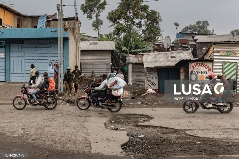 RD Congo: Pessoas fogem dos combates em Mugini