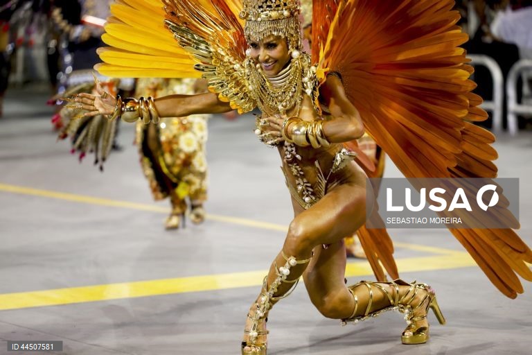 Carnaval de São Paulo 2025 no sambódromo do Anhembi em São Paulo, Brasil.