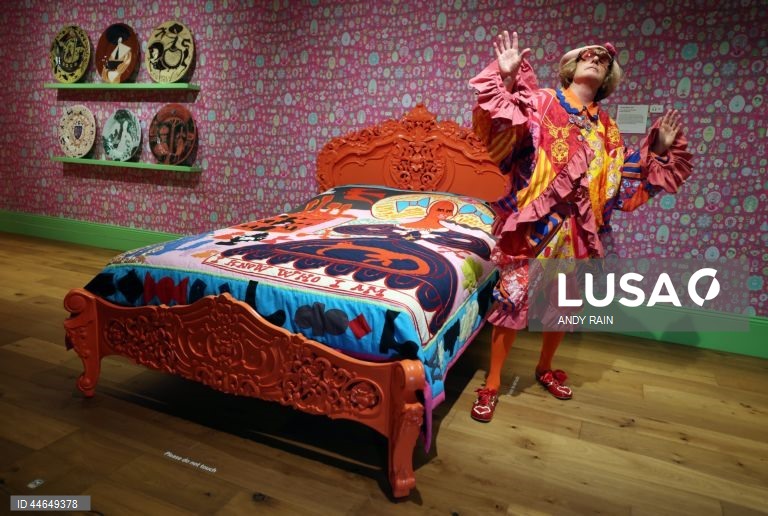 Reino Unido: Exposição do artista britânico Grayson Perry em Londres