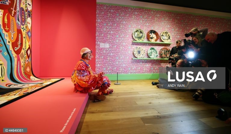 Reino Unido: Exposição do artista britânico Grayson Perry em Londres