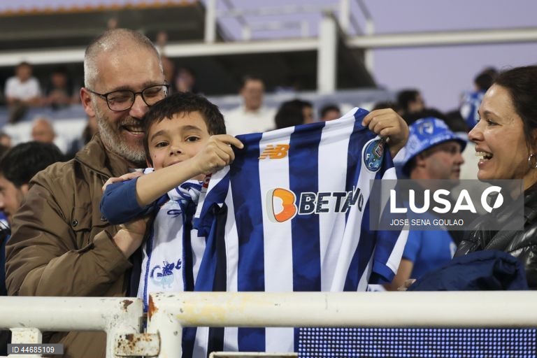 A FC Porto supporter gets a jersey from player Fábio Vieira at the end of the First League soccer match between Estoril Praia and FC Porto, at Antonio Coimbra da Mota Stadium, in Estoril, Portugal, 30 May 2025. JOSE SENA GOULAO/LUSA