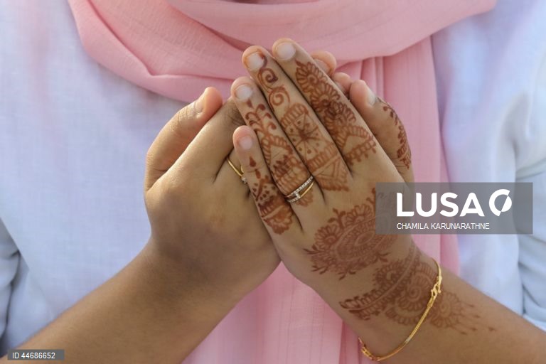 Muçulmanos celebram o fim do ramadão (Eid Al-Fitr) 