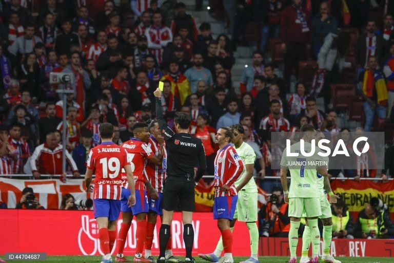Um golo do avançado Ferrán Torres revelou-se hoje suficiente para o FC Barcelona ultrapassar ‘fora de portas’ o Atlético de Madrid (1-0), assegurando a presença dos 'culés' na final da Taça do Rei de Espanha em futebol.
