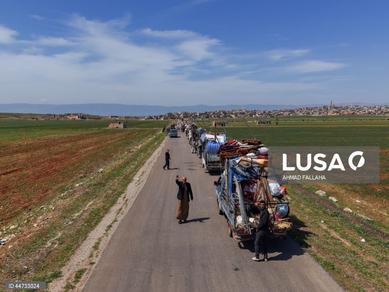 Síria: deslocados regressam às suas casas destruídas em Hama.