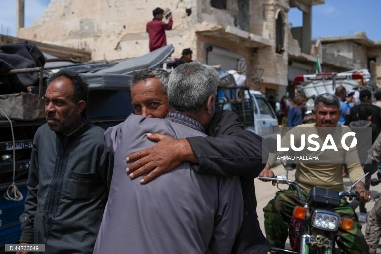 Síria: deslocados regressam às suas casas destruídas em Hama.