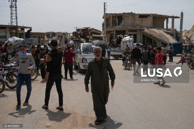 Síria: deslocados regressam às suas casas destruídas em Hama.