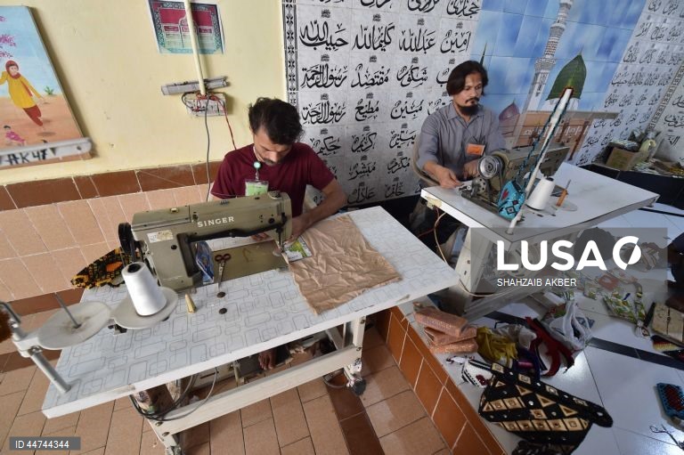 Paquistão: Formação profissional para os reclusos da prisão de Karachi