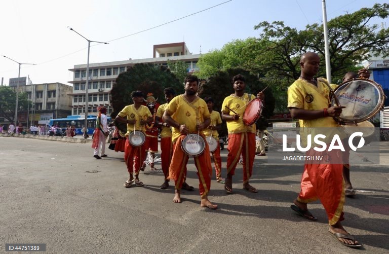 Índia: Aniversário do nascimento de Mahavir Jayanti celebrado em Bangalore