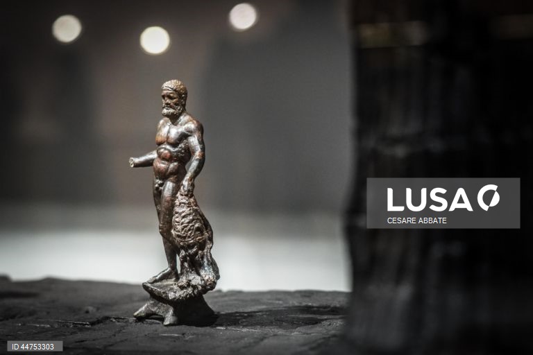 Itália: Exposição permanente ''A madeira que não ardeu em Herculano''
