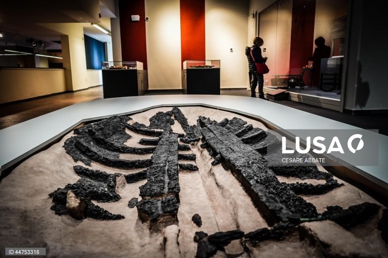 Itália: Exposição permanente ''A madeira que não ardeu em Herculano''