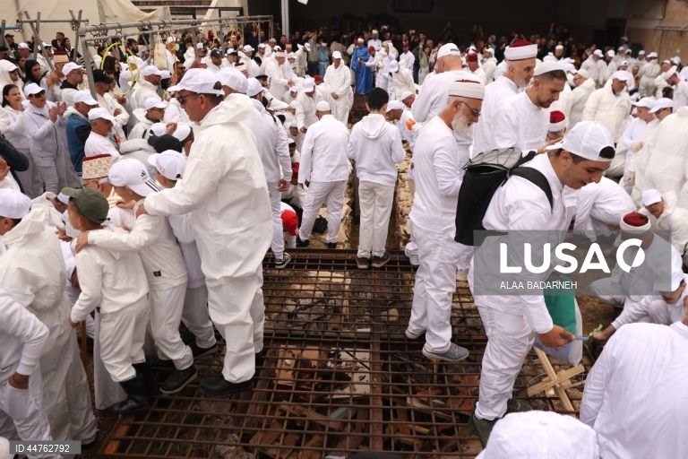 Cisjordânia: Samaritanos celebram a Páscoa no Monte Gerizim