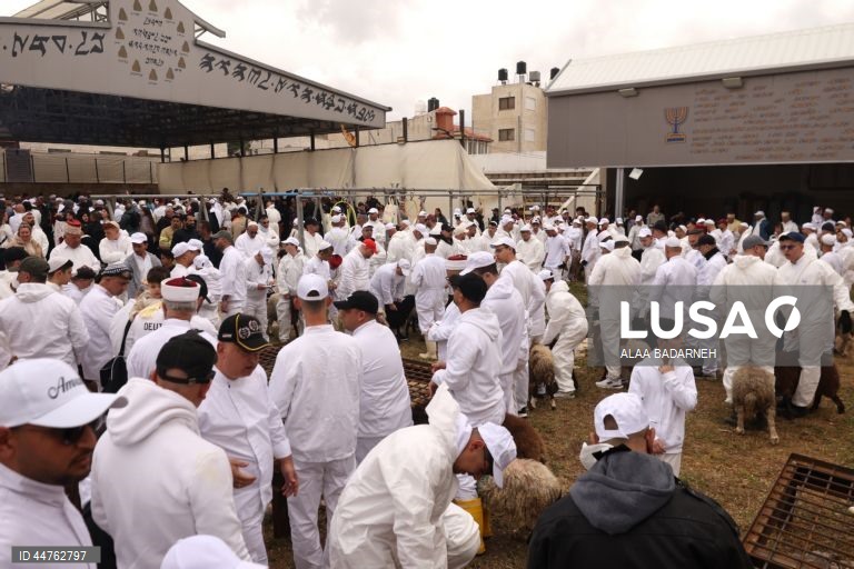 Cisjordânia: Samaritanos celebram a Páscoa no Monte Gerizim
