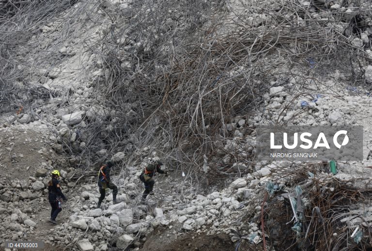 Equipas de salvamento procuram sobreviventes depois de terem sido detectados sinais de vida sob os escombros de um edifício que ruiu em Banguecoque, Tailândia. As equipas de salvamento detectaram sinais de vida sob os escombros de um edifício de 30 andares que ruiu na sequência dos tremores de um terramoto de magnitude 7,7 que atingiu Myanmar em 28 de março.