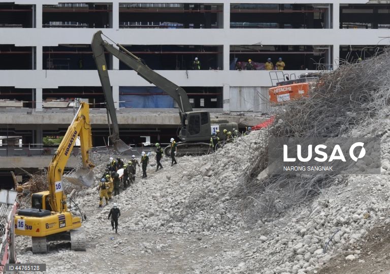 Equipas de salvamento procuram sobreviventes depois de terem sido detectados sinais de vida sob os escombros de um edifício que ruiu em Banguecoque, Tailândia. As equipas de salvamento detectaram sinais de vida sob os escombros de um edifício de 30 andares que ruiu na sequência dos tremores de um terramoto de magnitude 7,7 que atingiu Myanmar em 28 de março.