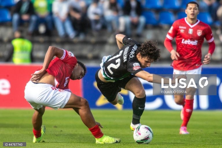 O Sporting recuperou hoje, provisoriamente, a liderança da I Liga portuguesa de futebol, ao vencer o Santa Clara por 1-0, em Ponta Delgada, nos Açores, em encontro da 29.ª jornada da prova.