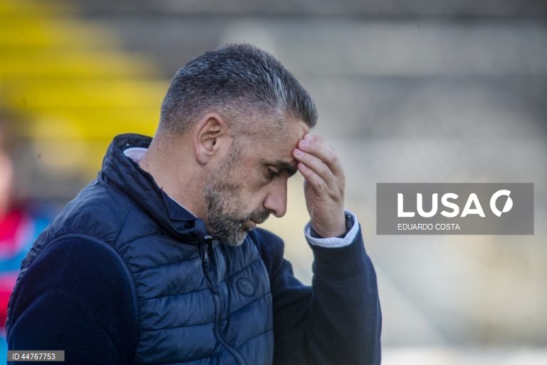 O Sporting recuperou hoje, provisoriamente, a liderança da I Liga portuguesa de futebol, ao vencer o Santa Clara por 1-0, em Ponta Delgada, nos Açores, em encontro da 29.ª jornada da prova.