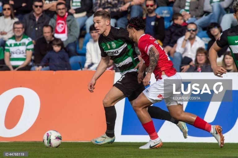 O Sporting recuperou hoje, provisoriamente, a liderança da I Liga portuguesa de futebol, ao vencer o Santa Clara por 1-0, em Ponta Delgada, nos Açores, em encontro da 29.ª jornada da prova.
