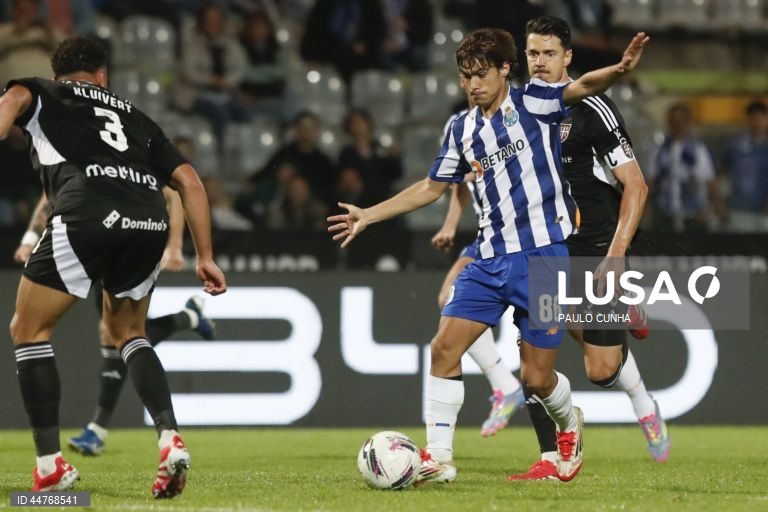 O FC Porto resgatou hoje, à condição, o terceiro lugar da I Liga portuguesa de futebol, ao vencer o Casa Pia por 1-0, em Rio Maior, em encontro da 29.ª jornada da prova.