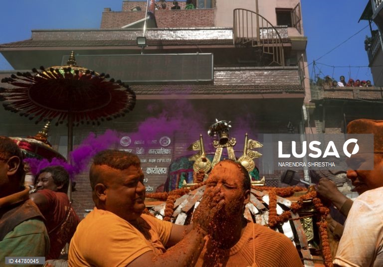 Nepal: Celebrações do “Sindoor Jatra”, o Ano Novo Nepalês em Thimi