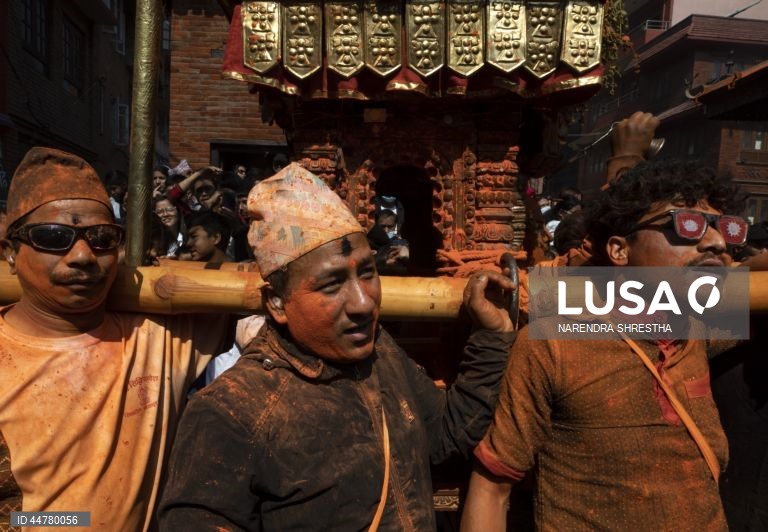 Nepal: Celebrações do “Sindoor Jatra”, o Ano Novo Nepalês em Thimi