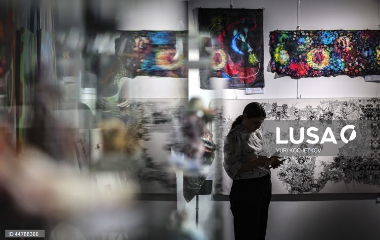 Exposição e concurso internacional de arte contemporânea Semana da Arte Russa em Moscovo.