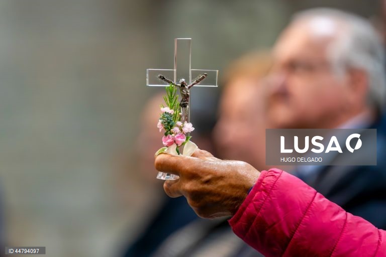 Missa presidida pelo arcebispo Primaz de Braga, D. José Cordeiro (ausente na fotografia), inserida nas cerimónias da Semana Santa de Braga, na Sé Catedral de Braga, 17 de abril de 2025. HUGO DELGADO/LUSA 
