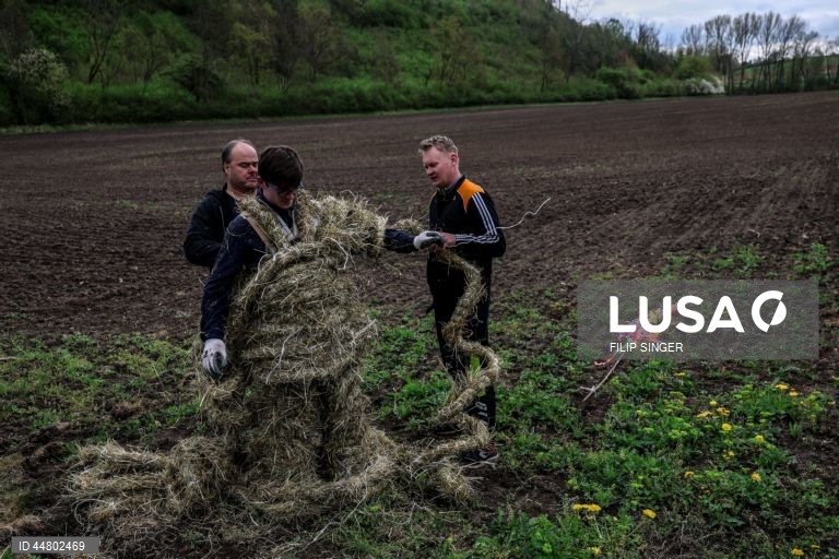 República Checa: Procissão de Páscoa "Marcha de Judas" na aldeia de Stradoun