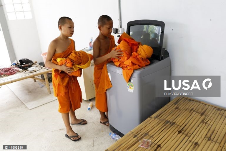 Dia da Terra: Mosteiro budista usa energia solar em Bang Pahan, Tailândia