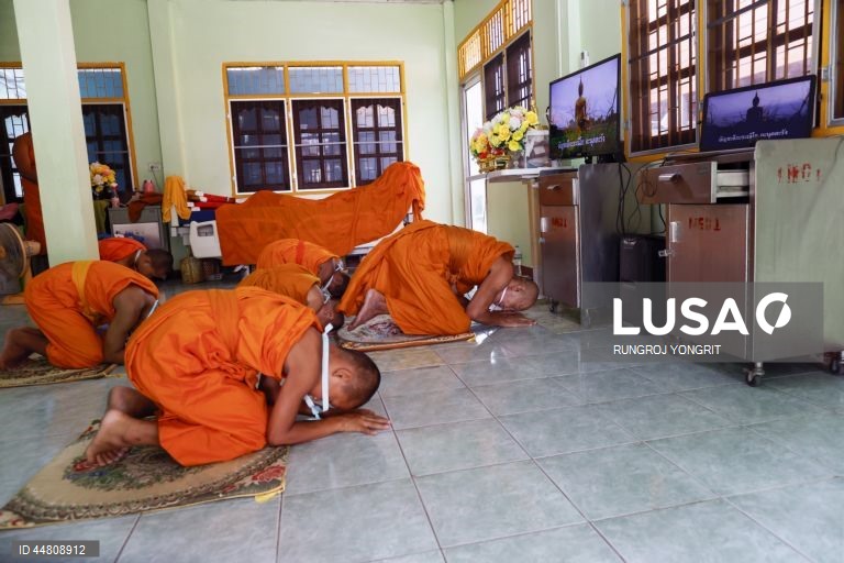 Dia da Terra: Mosteiro budista usa energia solar em Bang Pahan, Tailândia