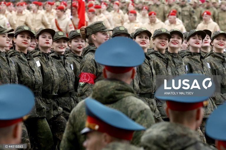 Ensaio do desfile do Dia da Vitória em São Petersburgo