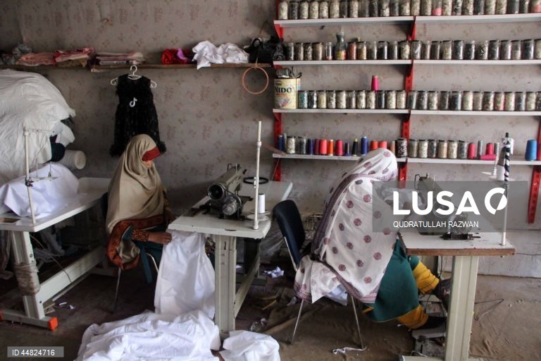 Afeganistão: Jovem empresária emprega 20 mulheres em Kandahar