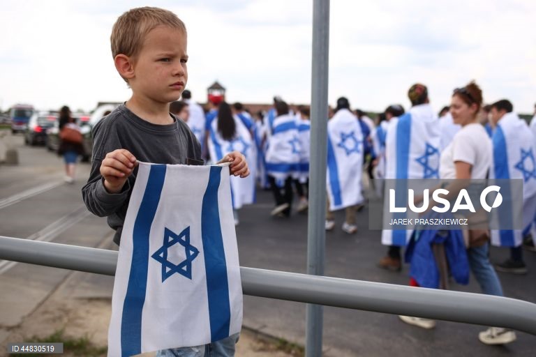Polónia: Marcha dos Vivos em Auschwitz marca o Dia da Lembrança do Holocausto