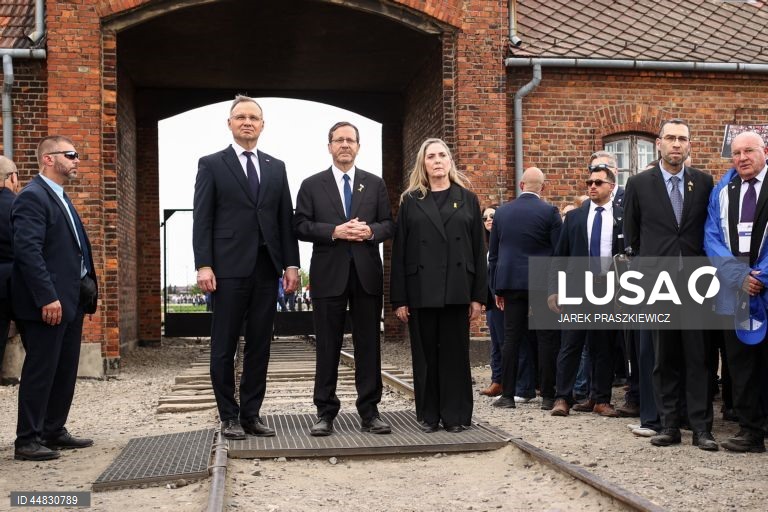 Polónia: Marcha dos Vivos em Auschwitz marca o Dia da Lembrança do Holocausto