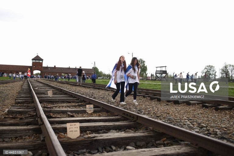 Polónia: Marcha dos Vivos em Auschwitz marca o Dia da Lembrança do Holocausto