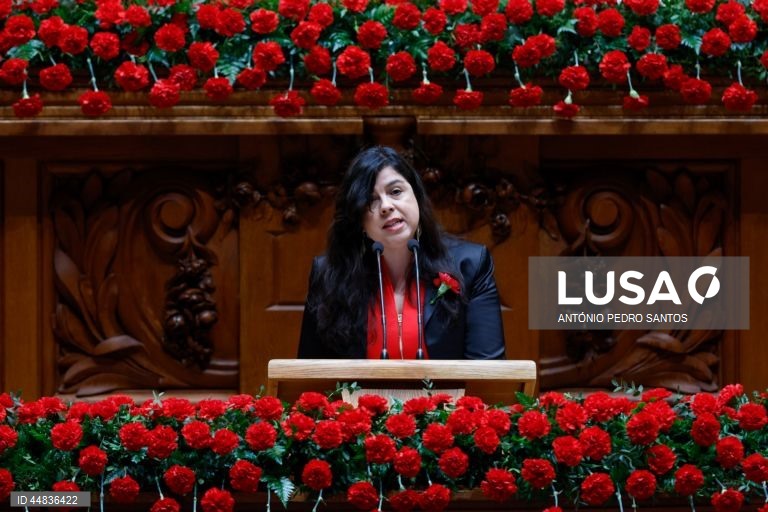 A porta-voz do Pessoas-Animais-Natureza (PAN), Inês Sousa Real, intervém durante a sessão solene comemorativa dos 51 anos da Revolução de 25 de Abril de 1974, na Assembleia da República, em Lisboa, 25 de abril de 2025. ANTÓNIO PEDRO SANTOS/LUSA