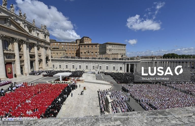 Cerimónia fúnebre do pontífice na Praça de São Pedro, na Cidade do Vaticano. O Papa Francisco faleceu na segunda-feira de Páscoa, 21 de abril de 2025, aos 88 anos de idade.  