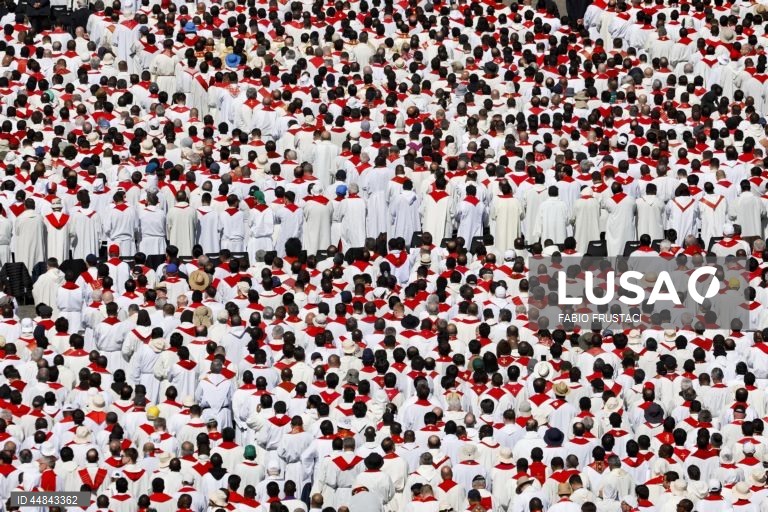 Cerimónia fúnebre do pontífice na Praça de São Pedro, na Cidade do Vaticano. O Papa Francisco faleceu na segunda-feira de Páscoa, 21 de abril de 2025, aos 88 anos de idade.  