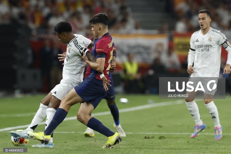 FC Barcelona conquistou a Taça do Rei em futebol ao derrotar, após prolongamento, o Real Madrid, por 3-2, em jogo muito disputado e emotivo, realizado em Sevilha.
