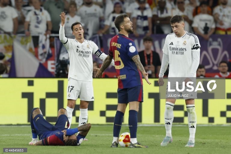 FC Barcelona conquistou a Taça do Rei em futebol ao derrotar, após prolongamento, o Real Madrid, por 3-2, em jogo muito disputado e emotivo, realizado em Sevilha.