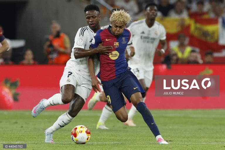 FC Barcelona conquistou a Taça do Rei em futebol ao derrotar, após prolongamento, o Real Madrid, por 3-2, em jogo muito disputado e emotivo, realizado em Sevilha.