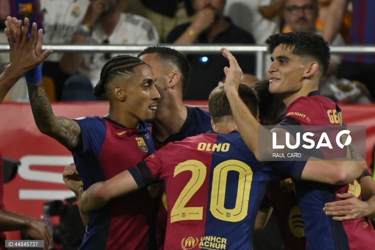 FC Barcelona conquistou a Taça do Rei em futebol ao derrotar, após prolongamento, o Real Madrid, por 3-2, em jogo muito disputado e emotivo, realizado em Sevilha.